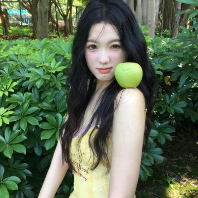 和红色中国人看电视